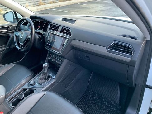 Used 2018 Volkswagen Tiguan SE w/ 18" Alloy Wheels Package image 14