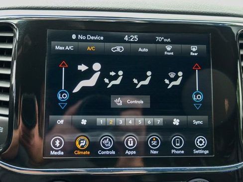 Used 2022 Jeep Grand Cherokee Laredo X image 48