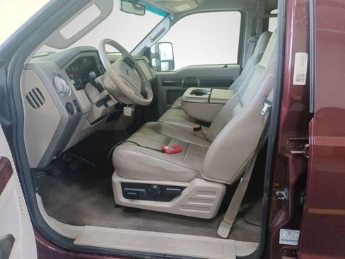 Used 2010 Ford F350 Lariat image 8