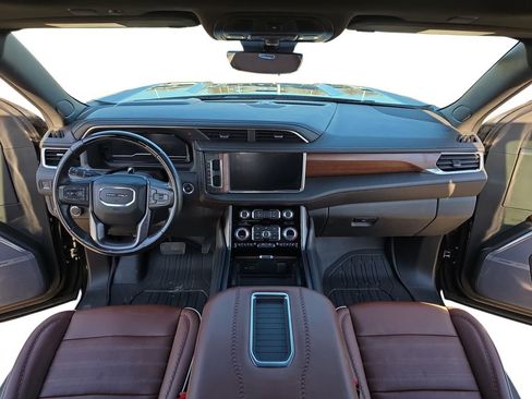 Used 2023 GMC Yukon XL Denali Ultimate image 9