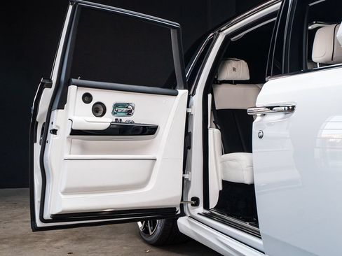 Used 2022 Rolls-Royce Phantom Sedan w/ The Phantom Package RWD image 18