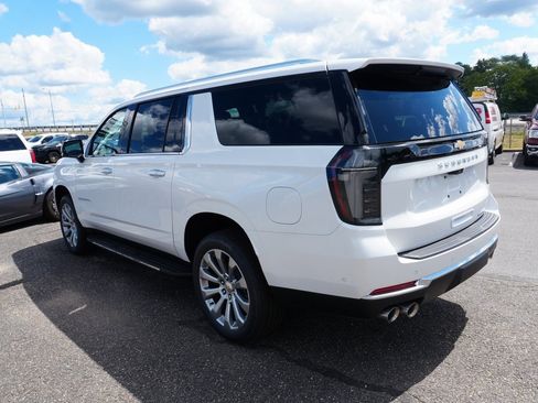 New 2025 Chevrolet Suburban Premier image 4