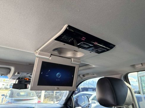 Used 2019 Cadillac Escalade ESV Premium Luxury image 19