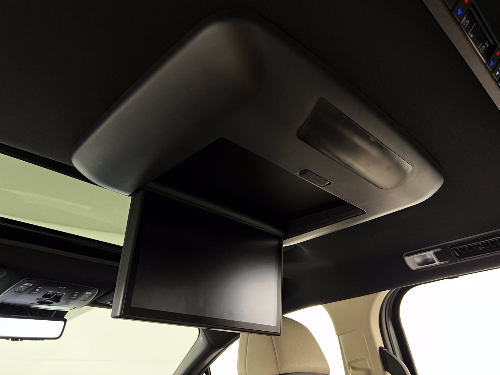 Certified 2025 Toyota Sienna Platinum FWD image 26