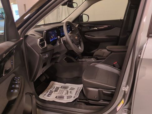 Used 2025 Chevrolet TrailBlazer LS w/ LS Convenience Package image 16