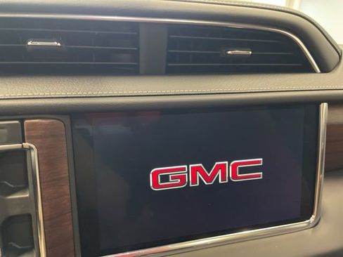 Used 2024 GMC Yukon Denali Ultimate image 33