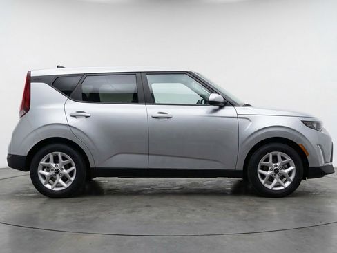 Used 2025 Kia Soul LX w/ LX Technology Package image 11