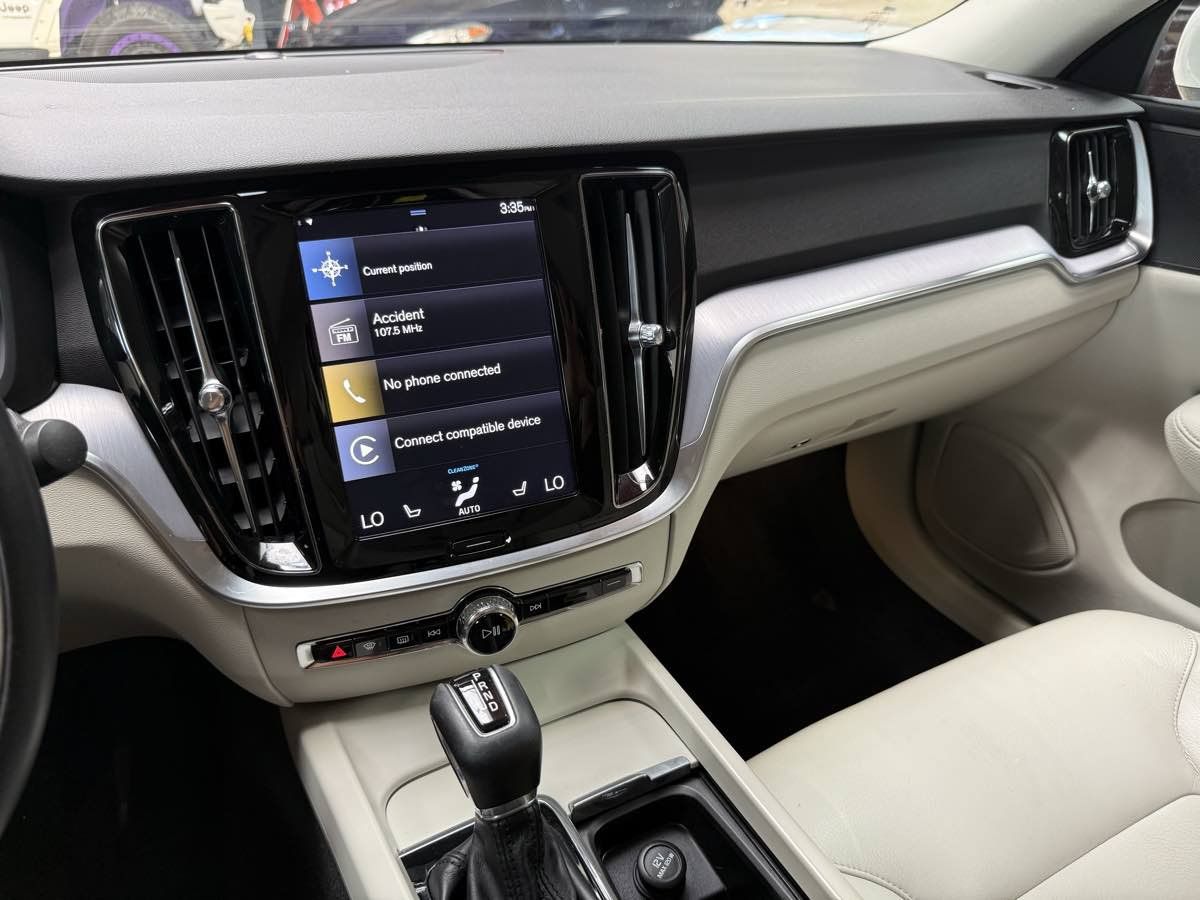 Used 2019 Volvo S60 T5 Momentum w/ Premium Package FWD image 18