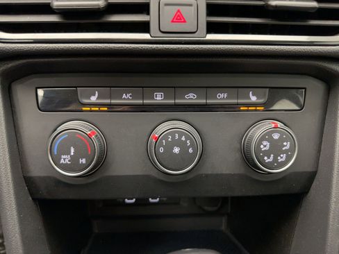 Used 2022 Volkswagen Taos S image 17