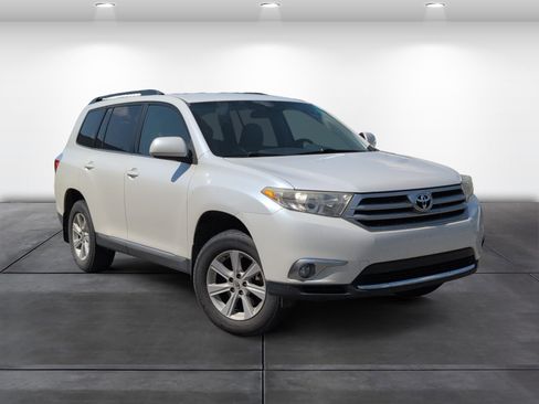 Used 2012 Toyota Highlander 4WD w/ Tech Pkg image 2