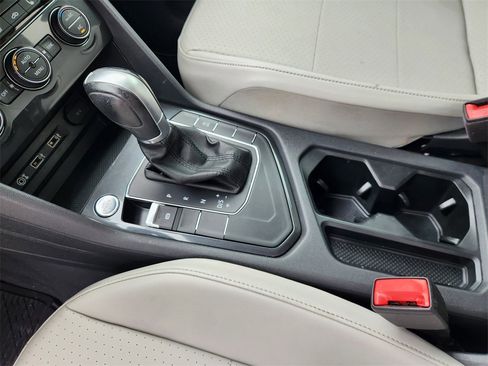 Used 2018 Volkswagen Tiguan SEL image 19