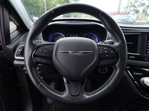 Used 2019 Chrysler Pacifica Touring Plus w/ S Appearance Package FWD image 6