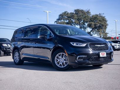 Used 2024 Chrysler Pacifica Touring-L