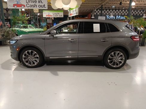 Used 2022 Lincoln Nautilus Reserve w/ Luxury Package AWD/4WD image 13