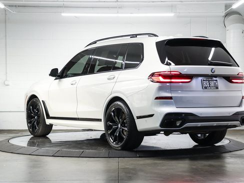 Used 2024 BMW X7 xDrive40i w/ M Sport Package AWD/4WD image 4