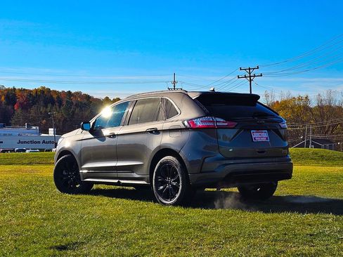 Used 2022 Ford Edge SE w/ Black Appearance Package image 6