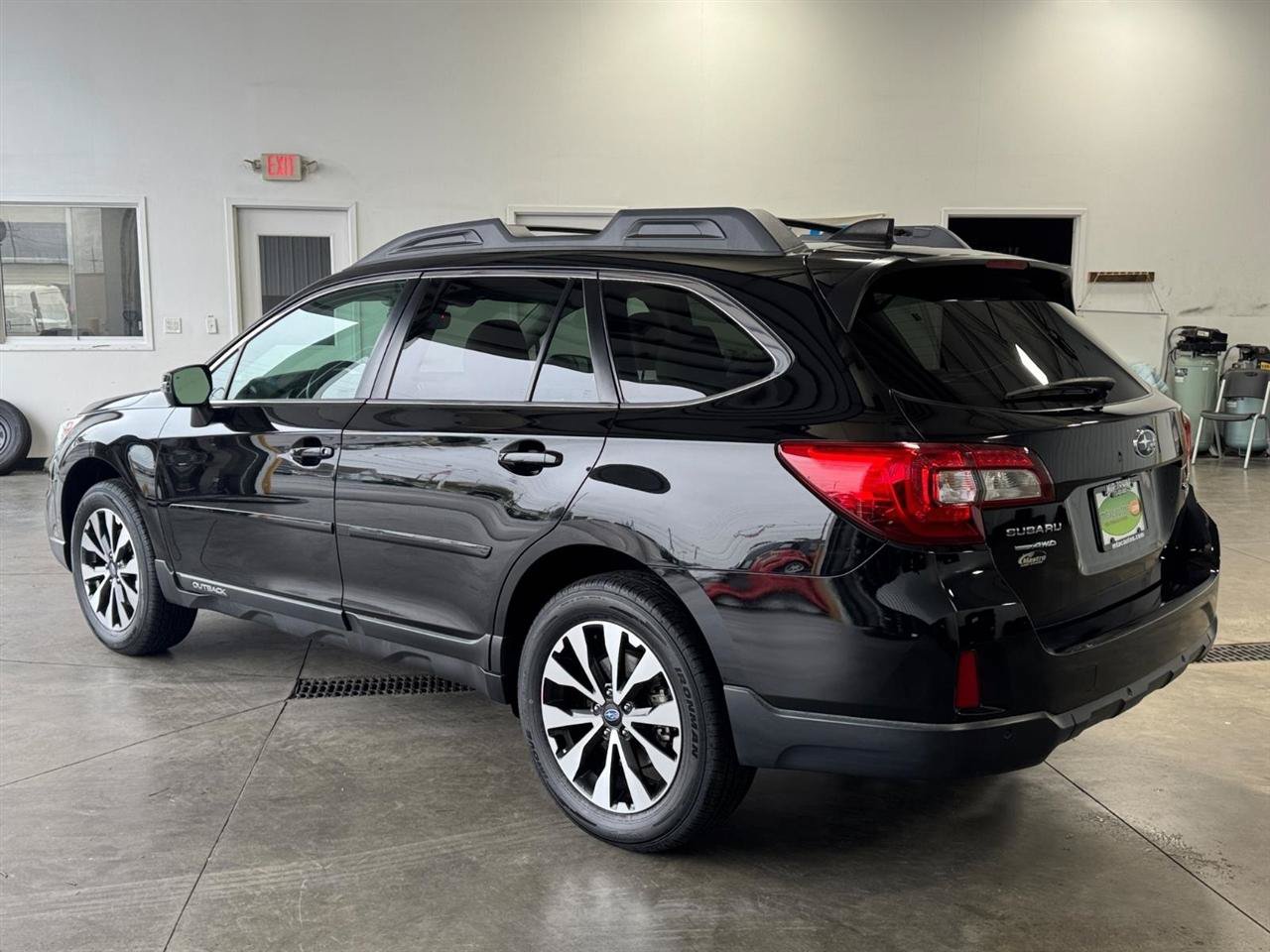 Used 2017 Subaru Outback 2.5i Limited AWD/4WD image 33