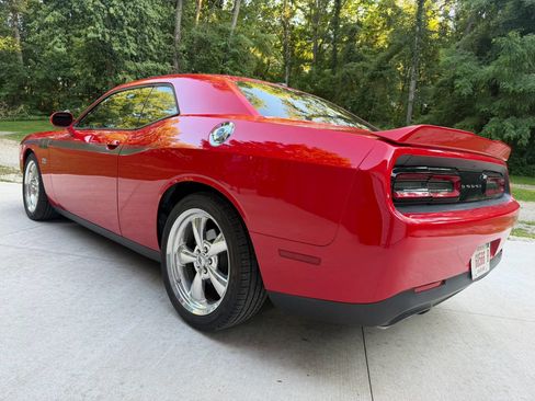 Used 2019 Dodge Challenger R/T RWD image 13