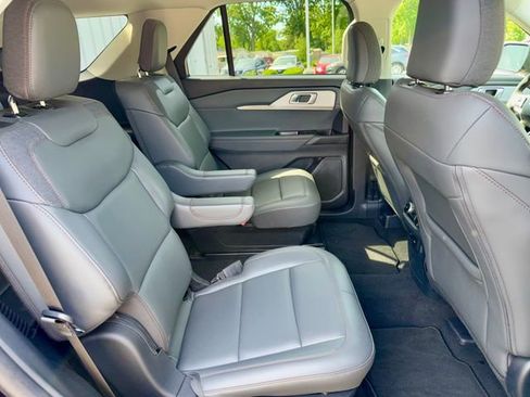 Used 2025 Ford Explorer Active w/ Active Comfort Package AWD/4WD image 10