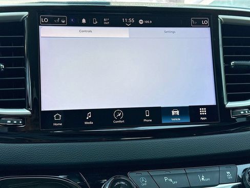 Used 2024 Chrysler Pacifica Touring-L FWD image 32