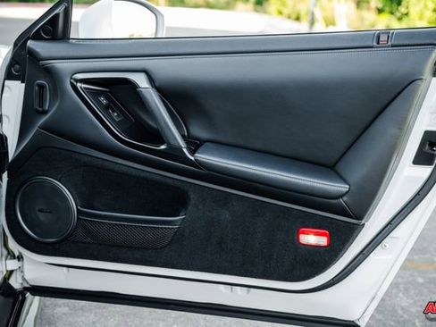 Used 2014 Nissan GT-R Premium image 85