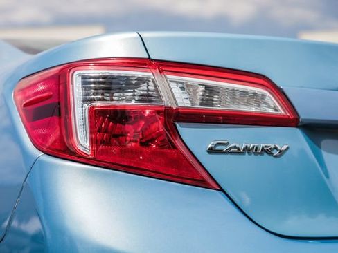 Used 2012 Toyota Camry LE FWD image 17