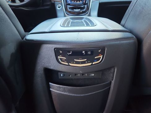Used 2020 Cadillac Escalade Premium Luxury image 33