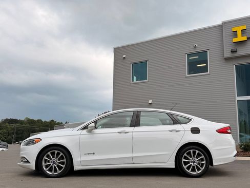 Used 2017 Ford Fusion SE w/ Equipment Group 602A FWD image 10