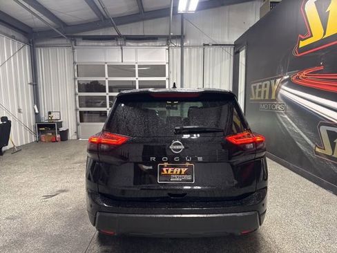 Used 2025 Nissan Rogue SV FWD image 14