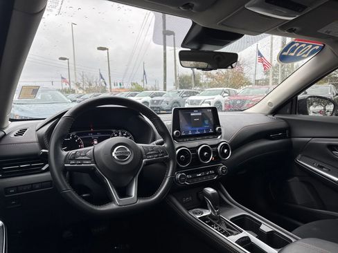 Certified 2022 Nissan Sentra SR w/ Midnight Edition image 12