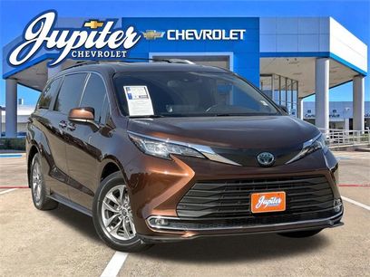 Used 2022 Toyota Sienna XLE