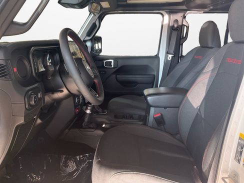 Used 2024 Jeep Wrangler Unlimited Rubicon w/ XTREMEE 35" Tire Package image 9