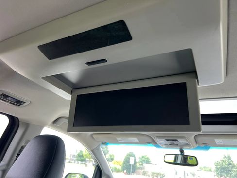 Used 2015 Toyota Sienna SE Premium FWD image 33