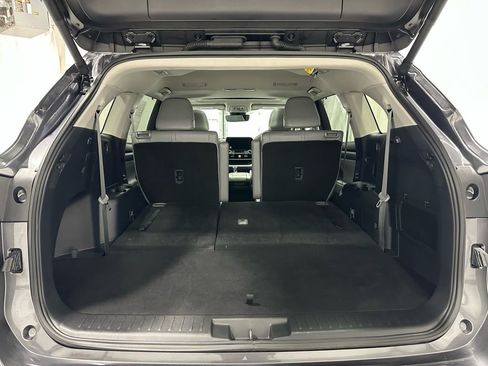 Used 2025 Toyota Highlander XLE image 54