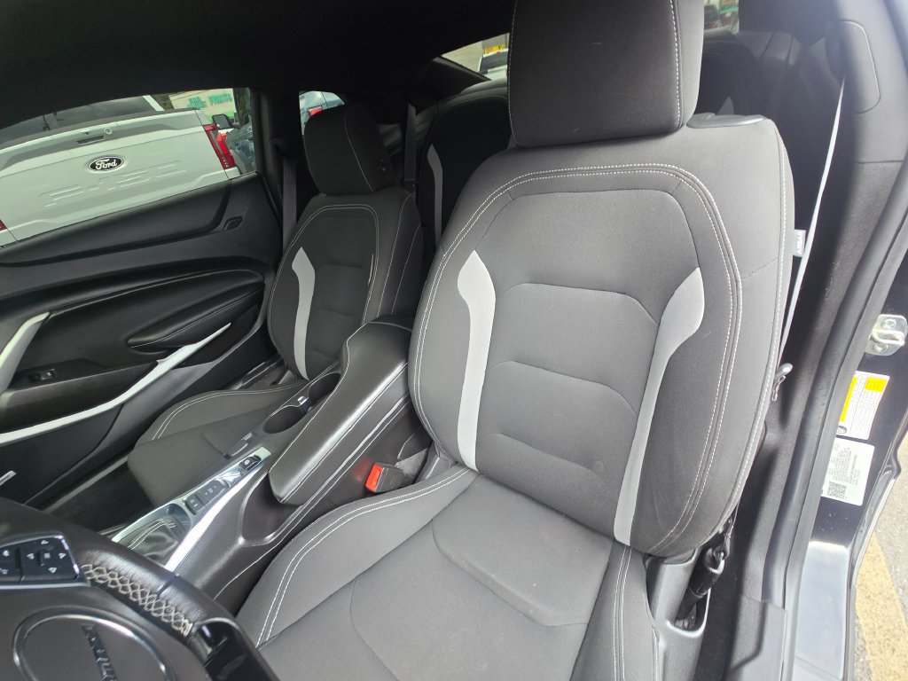 Used 2021 Chevrolet Camaro LT w/ Technology Package RWD image 19