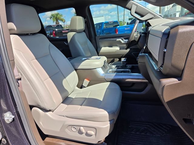Used 2022 Chevrolet Silverado 1500 LTZ w/ LTZ Premium Package AWD/4WD image 16