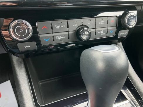 Used 2025 Jeep Compass Trailhawk image 4