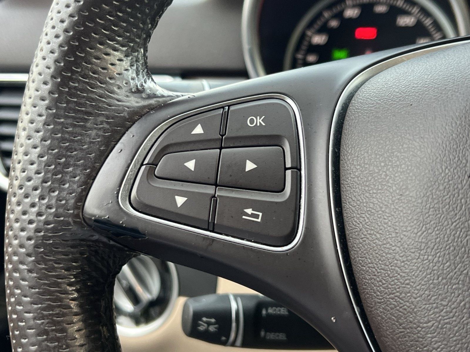 Used 2018 Mercedes-Benz GLE 350 4MATIC image 36