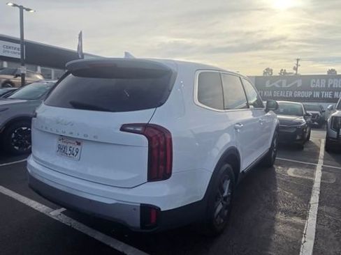 Used 2024 Kia Telluride LX image 3