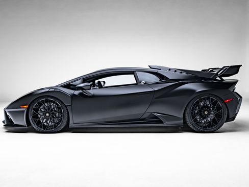 Used 2022 Lamborghini Huracan STO image 3