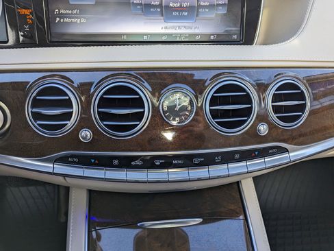 Used 2017 Mercedes-Benz S 550 4MATIC Sedan image 21