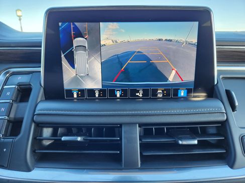 Used 2021 Chevrolet Suburban Z71 w/ Luxury Package AWD/4WD image 20