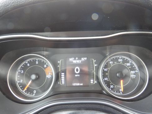 Used 2020 Jeep Cherokee Latitude Plus FWD image 13