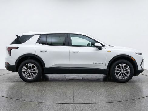 Used 2025 Chevrolet Equinox LT FWD image 11