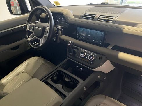 Certified 2022 Land Rover Defender 110 SE AWD/4WD image 42