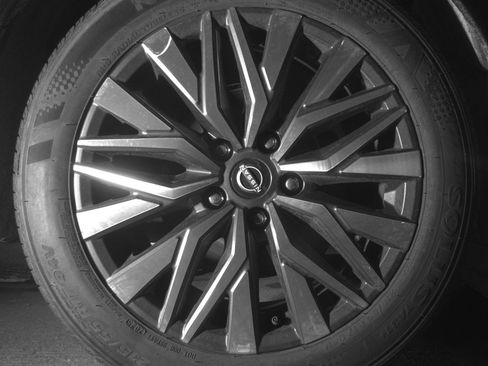 Used 2025 Nissan Altima 2.5 SV FWD image 15