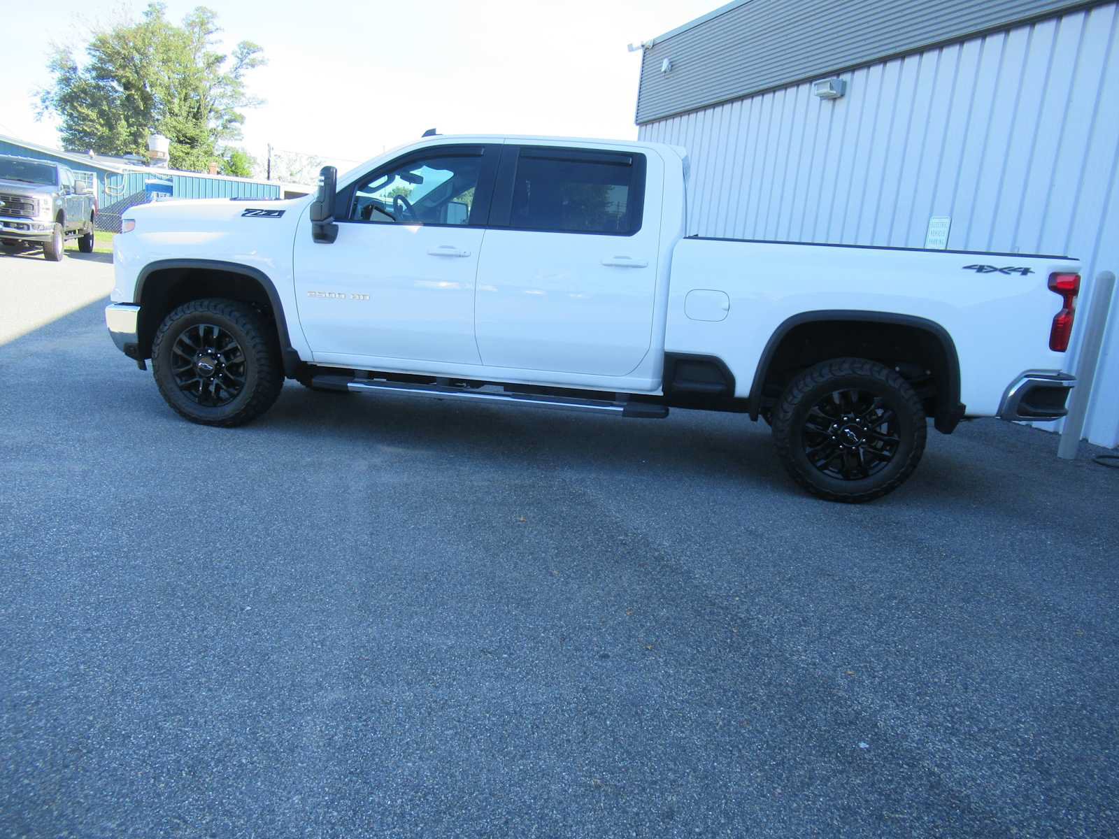 Used 2025 Chevrolet Silverado 2500 LT AWD/4WD image 8