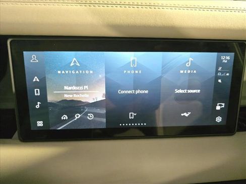 Used 2024 Land Rover Defender 110 X-Dynamic SE image 25