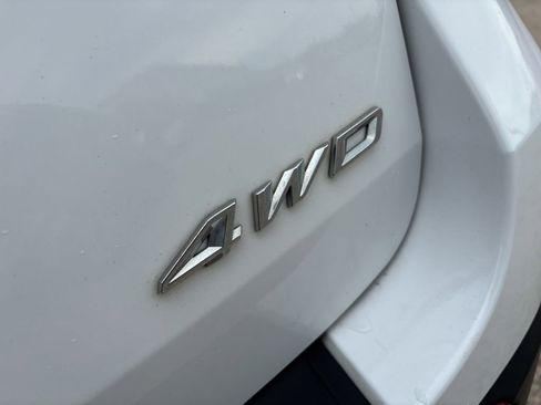 Used 2022 Ford Explorer XLT AWD/4WD image 9