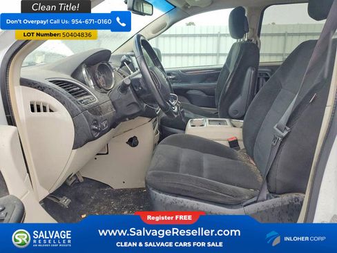 Used 2016 Chrysler Town & Country Touring image 9